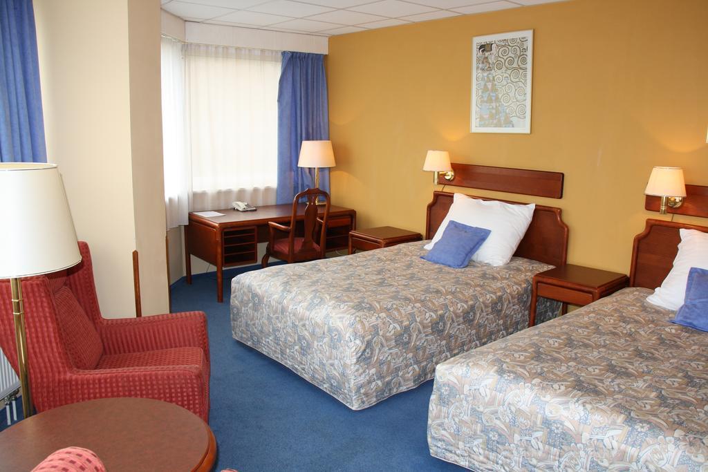 מלון Parkhotel 3*
